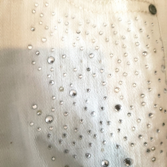 Hot Kiss Skinny Lily White Denim Distressed Jeweled Straight Leg Jeans Sz 1 - Picture 3 of 10